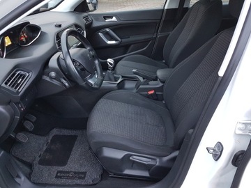 Peugeot 308 II SW Facelifting 1.5 BlueHDI 130KM 2019 Peugeot 308 SW BLUEHDI 130 STOP &amp; START, zdjęcie 9