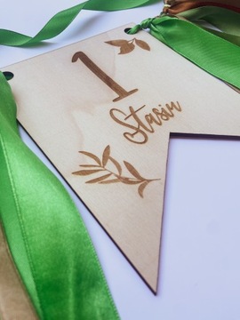 Proporczyk cyferka na krzesełko z imieniem, liście