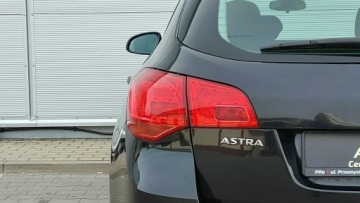 Opel Astra J Sports Tourer Facelifting 1.6 CDTI ecoFLEX 110KM 2015 Opel Astra 1.6D, 110KM, Bezwypadek, zdjęcie 11