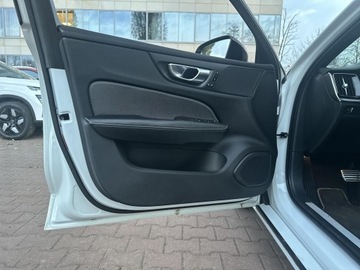 Volvo V60 II  2021 Volvo V60 B3 B Geartronic R-Design, Salon PL, FV23, zdjęcie 9