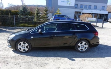 Opel Astra J Sports Tourer Facelifting 2.0 BiTurbo CDTI 195KM 2014 Opel Astra 2.0CDTI 195KM BiTurbo Wymieniony rozrzad Nowe opony Navi Skora, zdjęcie 7