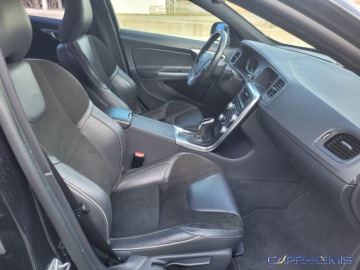 Volvo S60 II Sedan Facelifting 2.0 D4 DRIVE-E 190KM 2018 Volvo S60 2.0D4 R-Designe Rewelacja Bezwypadkowy 2.0 Diesel 190KM, zdjęcie 16