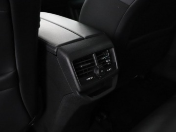 Peugeot 3008 II Plug-In Hybrid Facelifting 1.6 HYBRID 225KM 2022 Peugeot 3008 Allure PHEV automat navi kamera, zdjęcie 39