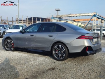 BMW Seria 5 G90-91 2023 BMW Seria 5 M PAKIET PRO GWARANCJA Kamery 360 Zarejestrowany Mozliwa zamia, zdjęcie 36