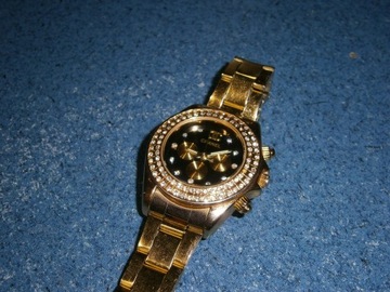 ЗОЛОТЫЕ С БРИЛЛИАНТАМИ ЖЕНСКИЕ ЧАСЫ С БРАСЛЕТОМ