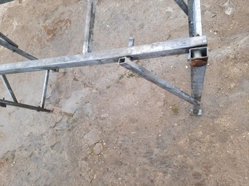 Подставки для автомобилей, прицепов, сплошные, оцинкованные.