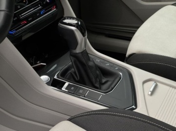 Volkswagen Tiguan II SUV Facelifting 1.5 TSI 150KM 2021 Volkswagen Tiguan Elegance ACC Ambiente Kamera Podgrz. fotele CarPlay, zdjęcie 1