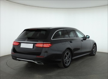 Mercedes Klasa E W213 All-terrain Facelifting 2.0 E220d 194KM 2021 Mercedes E E 220 d 4MATIC, Salon Polska, zdjęcie 4