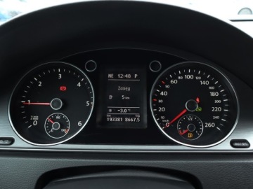 Volkswagen Passat B7 Variant 2.0 TDI CR DPF BlueMotion 140KM 2013 VW Passat 2.0 TDI, Salon Polska, DSG, Navi, Xenon, zdjęcie 10