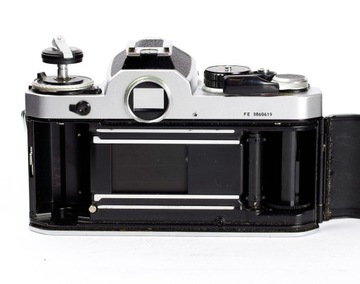 NIKON FE SILVER BODY SLR 35 мм