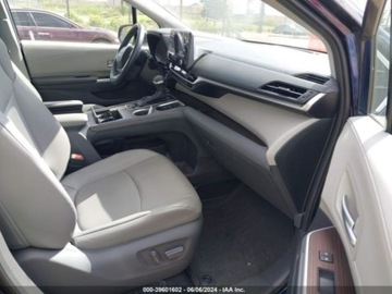 Toyota Sienna III 2021 Toyota Sienna xle, 2021r., 2.5L 2.5 Benzyna 245KM, zdjęcie 11