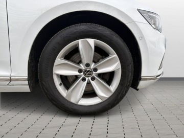 Volkswagen Passat B8 Variant Facelifting 2.0 TDI SCR 150KM 2023 Volkswagen Passat TDI 150KM Elegance LED Matrix Nawigacja Martwe pole, zdjęcie 8