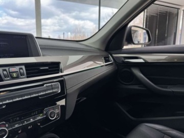 BMW X1 F48 2021 BMW X1 sDrive18i xLine LED Ambiente Czujniki prakowania Salon Polska, zdjęcie 24