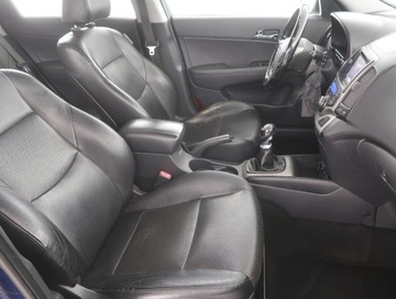 Hyundai i30 I CW Facelifting 1.6 CRDi 90KM 2011 Hyundai i30 1.6 CRDi, Klima, Klimatronic, zdjęcie 8