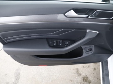 Volkswagen Passat B8 Variant Facelifting 2.0 TDI SCR 200KM 2023 Volkswagen Passat Alltrack | APP | Panorama | Hak, zdjęcie 10