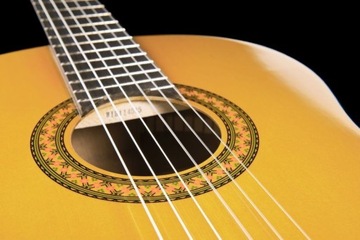 Классическая гитара Yamaha C40 4/4 ель