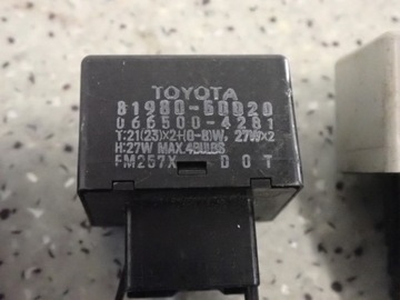 TOYOTA COROLLA YARIS RAV PRZERYWACZ KIERUNKOWSKAZU