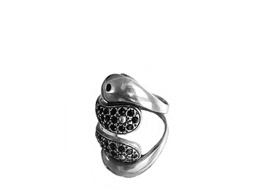 PR.925 Srebrny pierścionek YIN YANG SWAROVSKI r.18