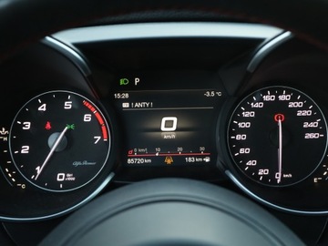 Alfa Romeo Giulia II Sedan Facelifting 2.0 Turbo 200KM 2020 Alfa Romeo Giulia 2.0 Turbo, Salon Polska, zdjęcie 10