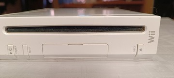 Игровая консоль белого цвета ''NINTENDO Wii RVL-001[EUR]''