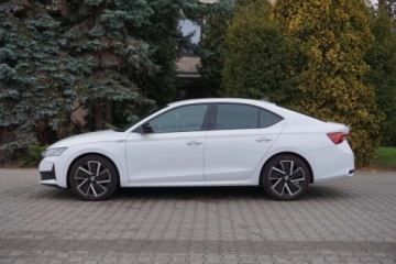 Skoda Octavia IV Liftback 1.5 TSI EVO 150KM 2024 Skoda Octavia Bezwypadek DSG ACC Kamera Virtual Podgrzewane fotele, zdjęcie 2