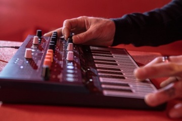 Гибридный синтезатор Arturia MicroFreak