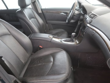 Mercedes Klasa E W211 Kombi S211 3.0 V6 (320 CDI) 224KM 2005 Mercedes E E 320 CDI , 221 KM, Automat, Navi, zdjęcie 8