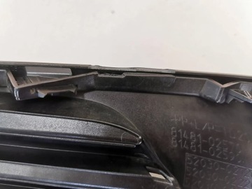 Kratka zderzaka przedniego TOYOTA Auris II lift prawa 820.