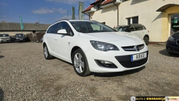 Opel Astra J Sports Tourer Facelifting 1.7 CDTI ECOTEC 130KM 2013 Opel Astra Active, szyberdach, PDC, serwisowana