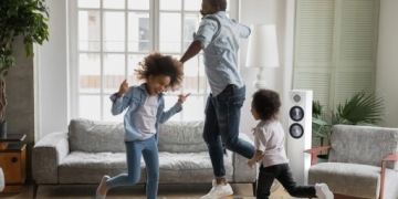 Полочные стереодинамики Monitor Audio Bronze 100 6g из орехового дерева, пара