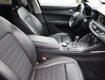 Alfa Romeo Stelvio SUV 2.0 Turbo 200KM 2017 Alfa Romeo Stelvio 2.0 Turbo Q4, Salon Polska, zdjęcie 8