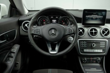 Mercedes CLA C117 Coupe Facelifting 1.6 180 122KM 2017 Mercedes-Benz CLA CLA 180 7-G DCT Progressive Salon Polska Autotrade Mer, zdjęcie 22