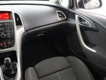 Opel Astra J Hatchback 5d 1.4 Turbo ECOTEC 140KM 2011 Opel Astra 1.4 T, Klima, Tempomat, Parktronic,ALU, zdjęcie 7