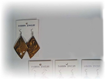 РАЗНОЦВЕТНЫЕ СЕРЬГИ, СЛЕЗЫ, ЗВЕЗДЫ, ЦВЕТЫ