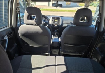 Toyota RAV4 II 2.0 i 16V 150KM 2004 Toyota RAV4 Sprowadzona 4x4Zarejestrowana klimatyzacja sprawna. Hak. 2.0, zdjęcie 18