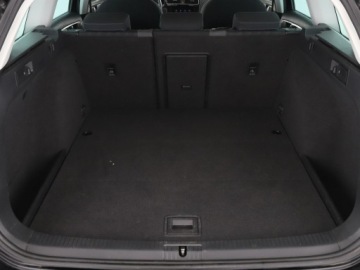 Volkswagen Golf VII Variant Facelifting 1.6 TDI-CR DPF BMT 115KM 2019 Volkswagen Golf DSG klima auto navi grzane fotele, zdjęcie 19