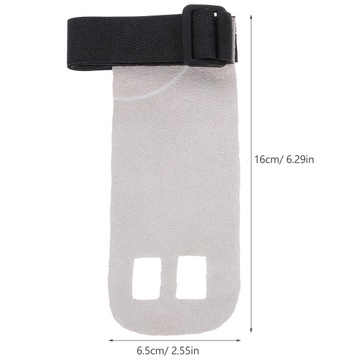 Мисс. Перчатки с лентой на запястье.