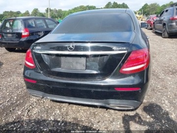 Mercedes Klasa E W213 2019 Mercedes-Benz Klasa E 2019 MERCEDES-BENZ E 300 4MATIC 2.0 Benzyna 241KM, zdjęcie 9