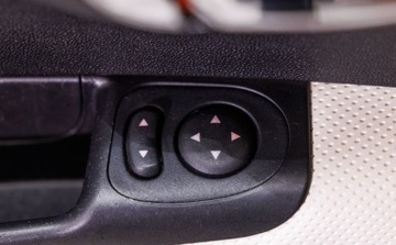 Fiat 500 II Seria 4 1.2 69KM 2017 Fiat 500 1.2 Lounge Dualogic 1.2 Benzyna 69KM, zdjęcie 32