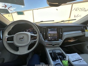 Volvo S60 III 2024 Volvo S60 B5 Plus Dark Theme 2024 2.0l 2.0 Benzyna 247KM, zdjęcie 8