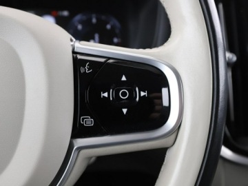 Volvo V60 II  2021 Volvo V60 mHEV automat full LED jasne wnętrze, zdjęcie 32