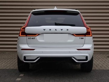 Volvo XC60 II Crossover Plug-In Facelifting 2.0 T6 350KM 2025 XC60 T6 Plug-In Hybrid AWD Ultra Black Edition 2.0 (349KM) 2025, zdjęcie 3
