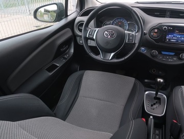 Toyota Yaris III Hatchback 5d Facelifting Hybrid 100KM 2015 Toyota Yaris 1.5 Hybrid, Automat, Klima, zdjęcie 6