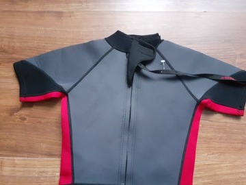 Гидрокостюм для плавания 11/12 лет.