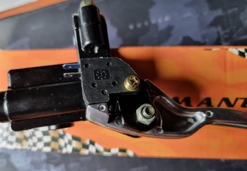 PRAWA POMPA HAMULCA PRZÓD CHROM KOMPLET + CZUJNIK