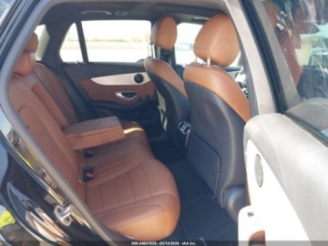 Mercedes GLC C254/X254 2022 Mercedes-Benz GLC 300 2022 2.0 Benzyna 255KM, zdjęcie 12