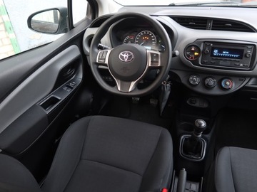 Toyota Yaris III Hatchback 5d Facelifting 2017 1.5 Dual VVT-iE 111KM 2019 Toyota Yaris 1.5 Dual VVT-i, Salon Polska, zdjęcie 6