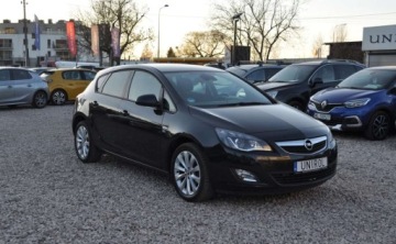 Opel Astra J Hatchback 5d 1.4 Turbo ECOTEC 140KM 2012 Opel Astra 1.4 Benzyna Xenon Tempomat Cz. parkowania Klimatyzacja 1.4 140KM, zdjęcie 3