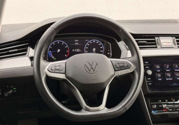 Volkswagen Passat B8 Variant Facelifting 1.5 TSI EVO 150KM 2022 Volkswagen Passat Matrix-LED Kamera Czujniki Travel Assist FVAT23 Sal, zdjęcie 31
