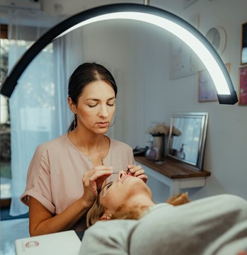 Регулируемая вращающаяся светодиодная косметическая лампа для ресниц, бестеневая напольная, черная